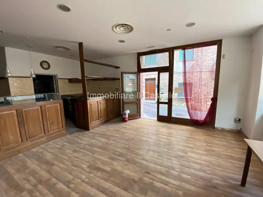 Immagine 13 di Attività commerciale in vendita  a Castiglione Del Lago