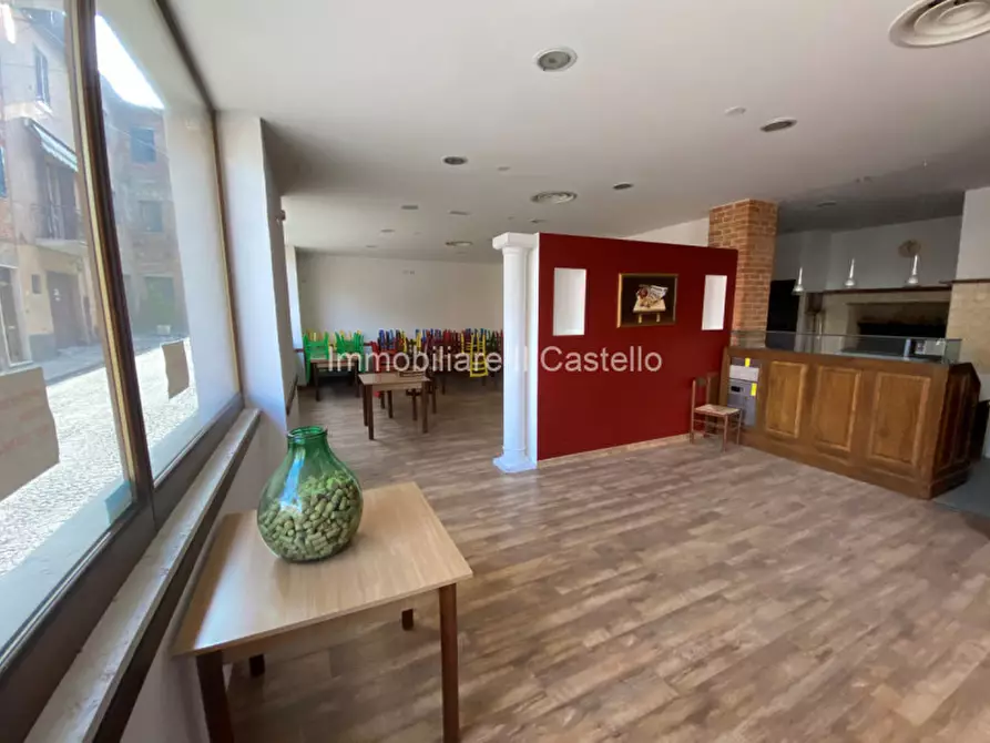 Immagine 14 di Attività commerciale in vendita  a Castiglione Del Lago