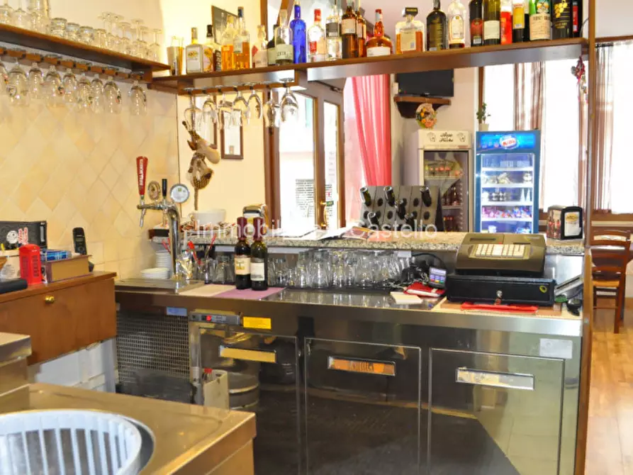 Immagine 17 di Attività commerciale in vendita  a Castiglione Del Lago