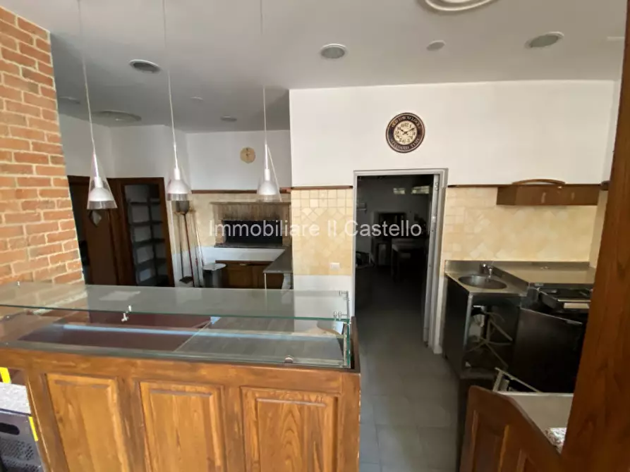 Immagine 18 di Attività commerciale in vendita  a Castiglione Del Lago