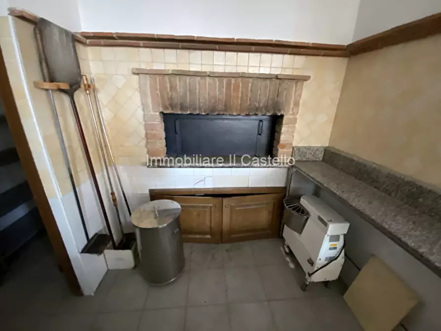 Immagine 20 di Attività commerciale in vendita  a Castiglione Del Lago