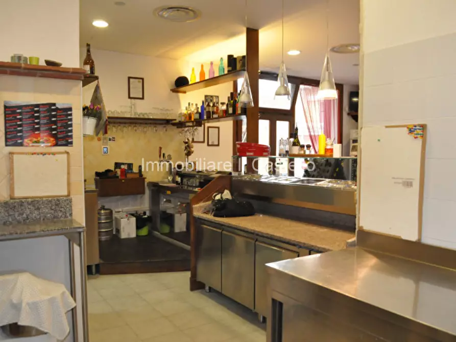 Immagine 22 di Attività commerciale in vendita  a Castiglione Del Lago