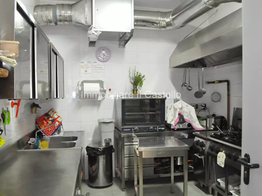 Immagine 23 di Attività commerciale in vendita  a Castiglione Del Lago