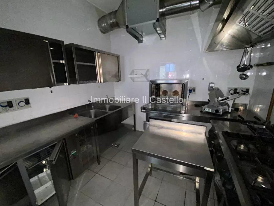 Immagine 24 di Attività commerciale in vendita  a Castiglione Del Lago