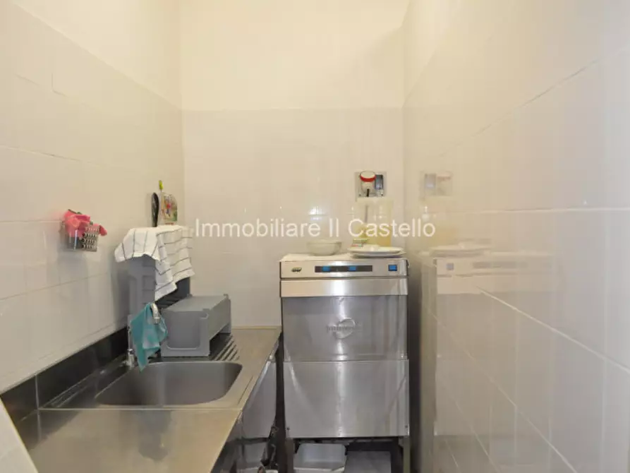 Immagine 26 di Attività commerciale in vendita  a Castiglione Del Lago