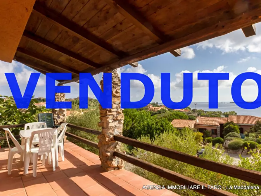 Immagine 1 di Villa in vendita  in Regione Gambino a La Maddalena