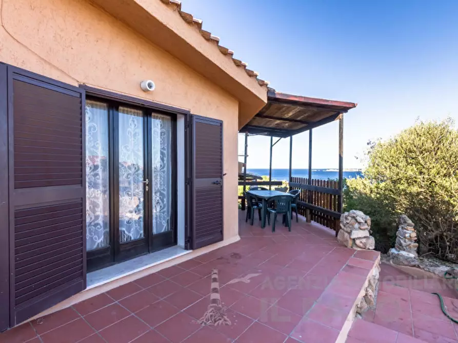 Immagine 3 di Villa in vendita  in Regione Gambino a La Maddalena
