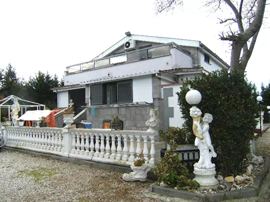 Immagine 1 di Villa in vendita  in Strada provinciale 105 a Foggia