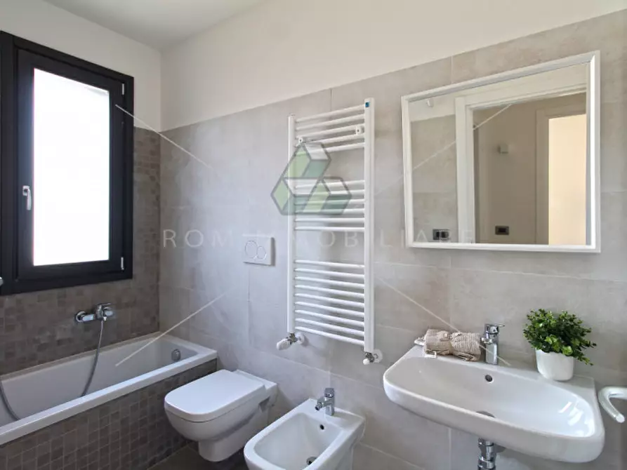 Immagine 29 di Appartamento in vendita  in Via Montegallo a Roma