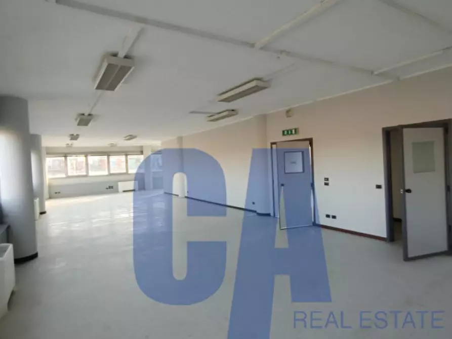 Immagine 10 di Palazzo in vendita  in VIA SICILIA a Monza