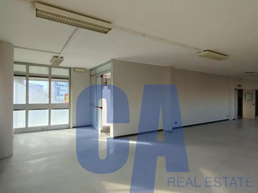 Immagine 12 di Palazzo in vendita  in VIA SICILIA a Monza