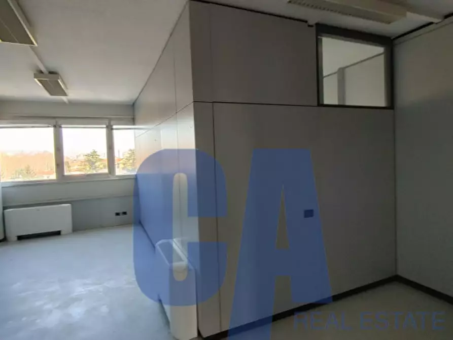 Immagine 20 di Palazzo in vendita  in VIA SICILIA a Monza