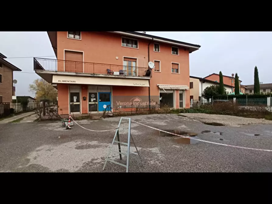 Immagine 4 di Negozio in vendita  in Via IX Maggio 43 a Nogarole Rocca