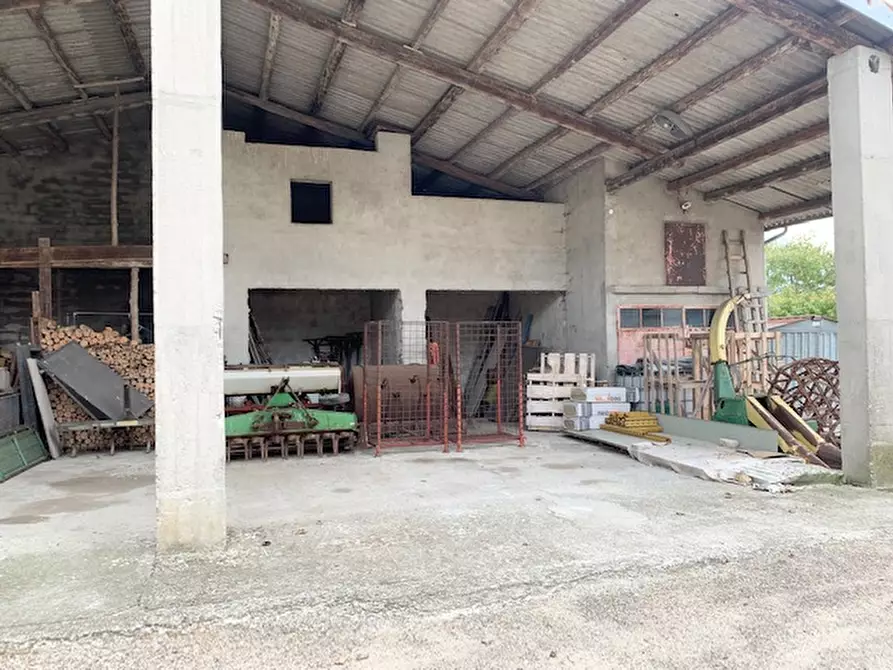 Immagine 2 di Capannone industriale in vendita  a Rovolon