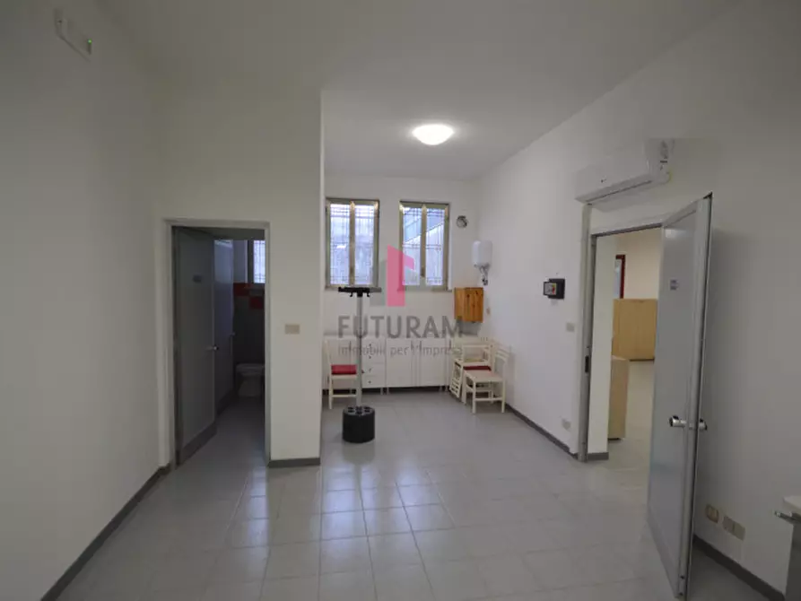 Immagine 10 di Ufficio in affitto  in via degli alpini a Torri Di Quartesolo