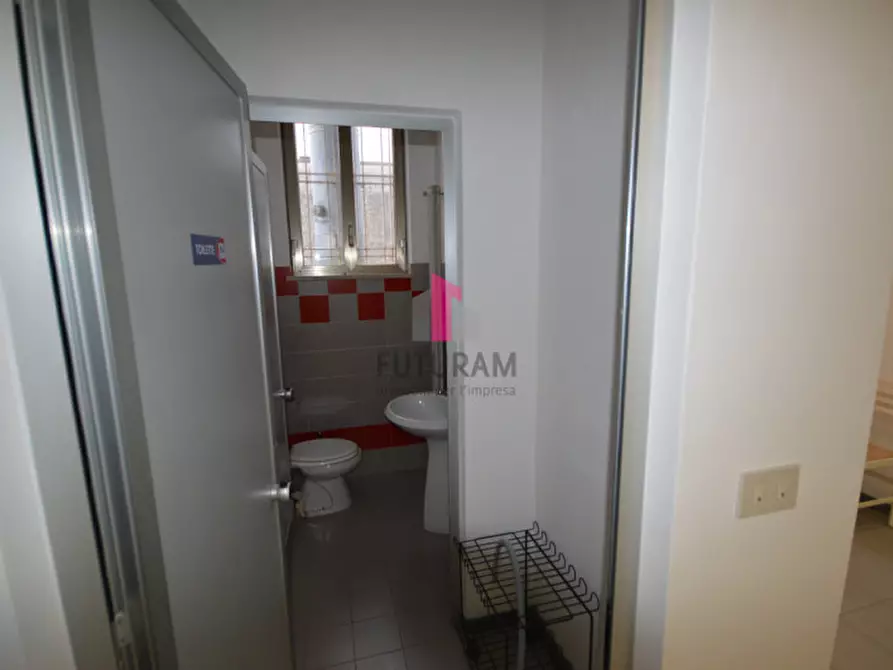 Immagine 11 di Ufficio in affitto  in via degli alpini a Torri Di Quartesolo