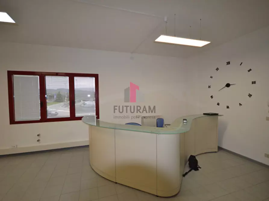 Immagine 13 di Ufficio in affitto  in via degli alpini a Torri Di Quartesolo