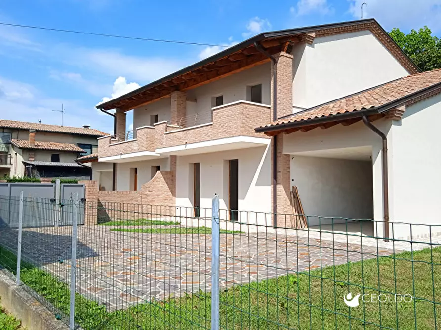 Immagine 10 di Casa bifamiliare in vendita  in Via Capitelli a Campodarsego