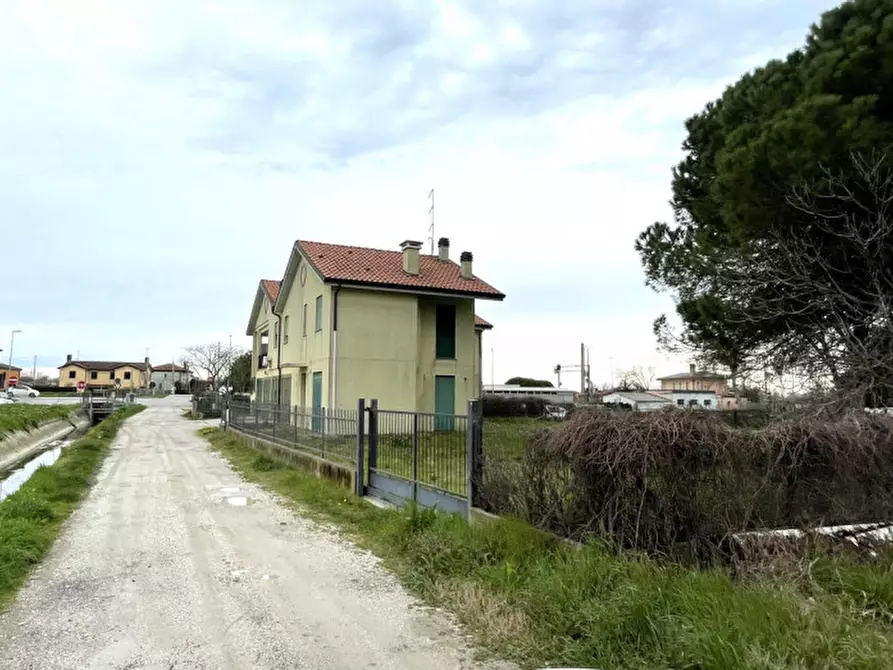 Immagine 1 di Villetta a schiera in vendita  in Via Vecchia  Romea a Chioggia