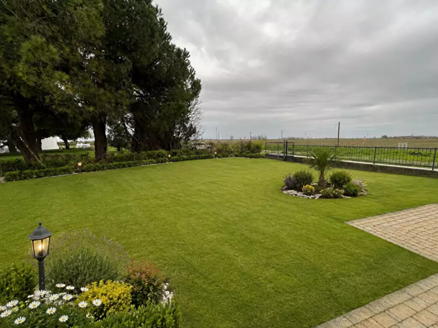 Immagine 3 di Villetta a schiera in vendita  in Via Vecchia  Romea a Chioggia
