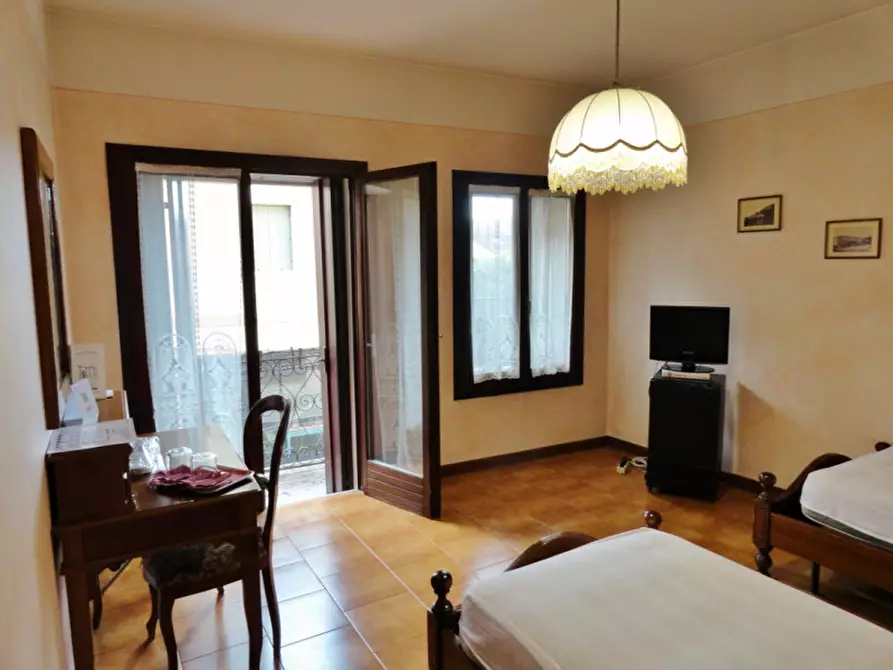 Immagine 30 di Hotel in vendita  in San Vito di Leguzzano Centro a San Vito Di Leguzzano