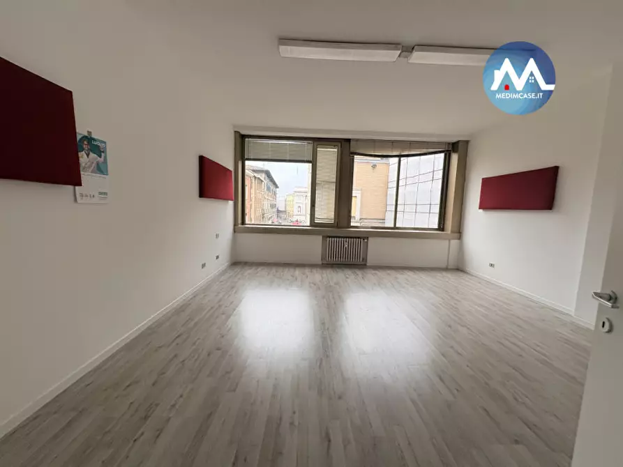 Immagine 1 di Ufficio in affitto  in via largo Mamiani a Pesaro