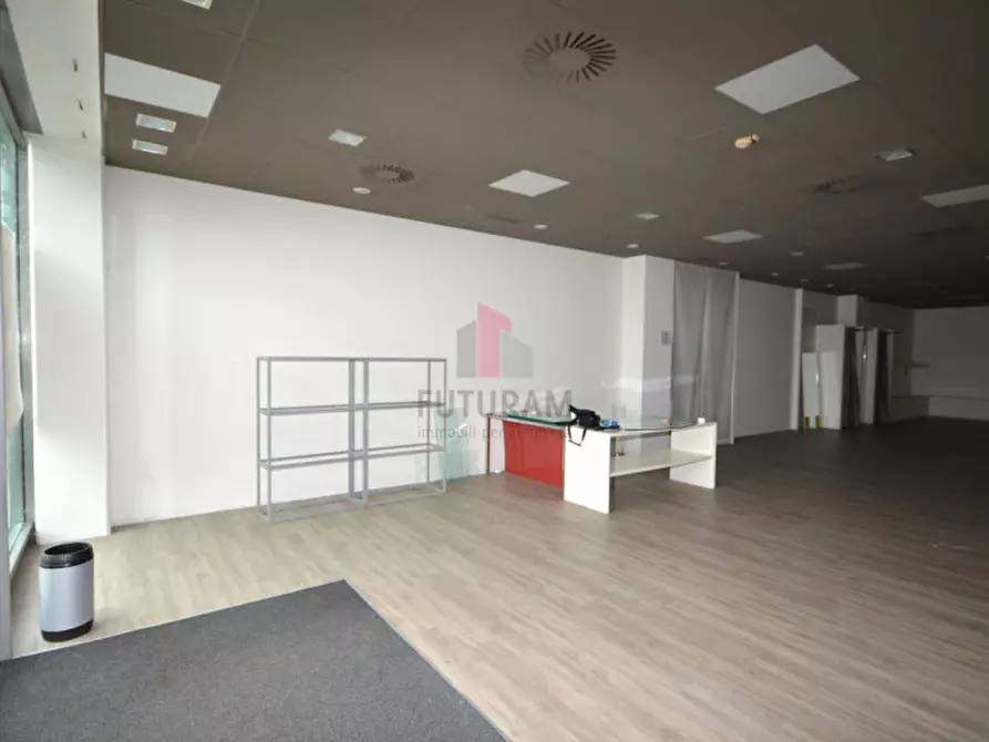 Immagine 2 di Negozio in affitto  in via vicenza a Torri Di Quartesolo