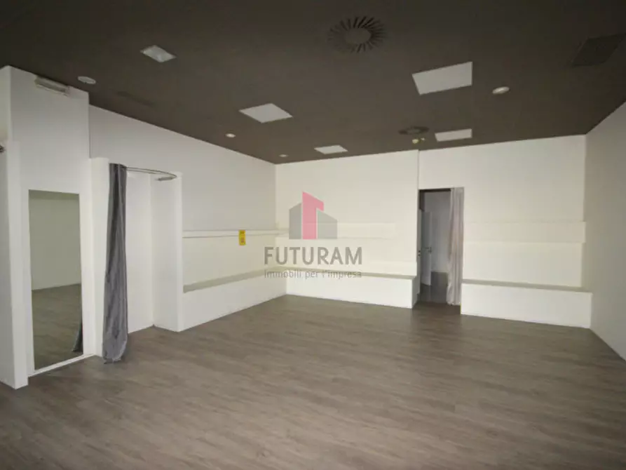 Immagine 7 di Negozio in affitto  in via vicenza a Torri Di Quartesolo