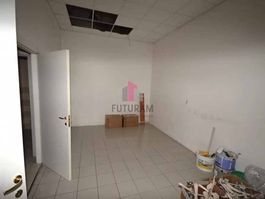 Immagine 8 di Negozio in affitto  in via vicenza a Torri Di Quartesolo