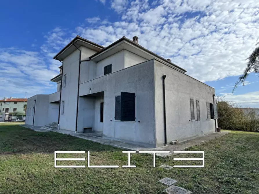 Immagine 1 di Casa indipendente in vendita  a Osimo