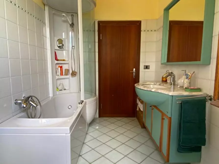 Immagine 30 di Villa in vendita  in Via d'Azeglio a Bucine