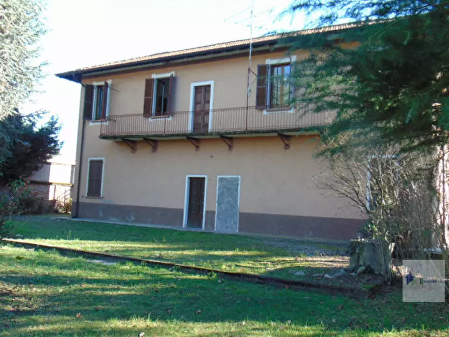 Immagine 1 di Villa in vendita  in Via Sant'Uberto a Turbigo
