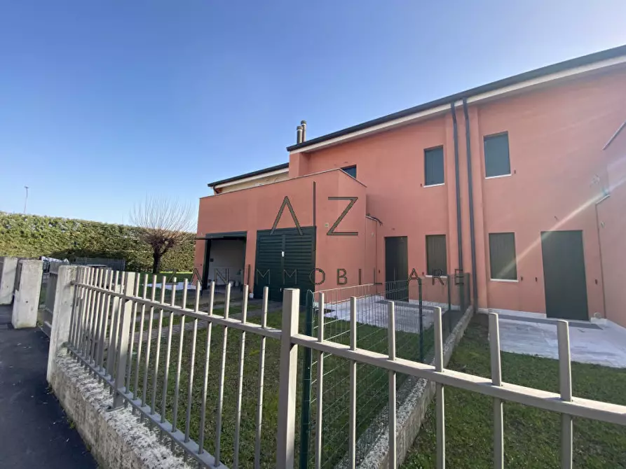 Immagine 1 di Villetta a schiera in vendita  in Via San Pio X a Castelfranco Veneto