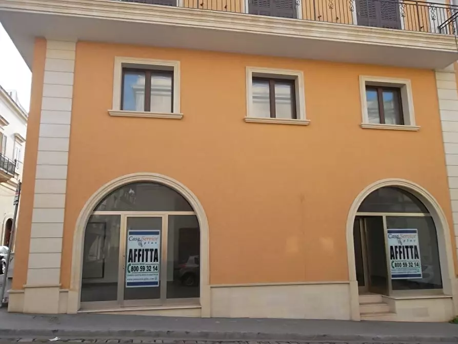 Immagine 2 di Negozio in affitto  a Parabita