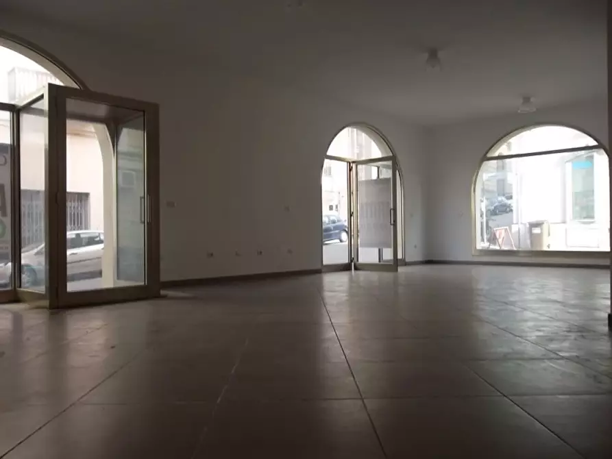 Immagine 5 di Negozio in affitto  a Parabita