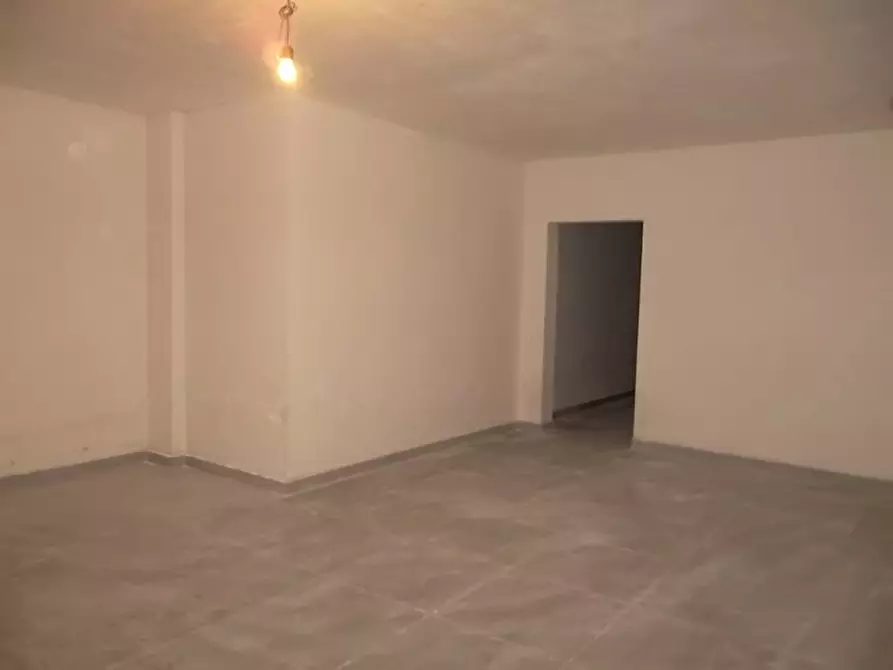 Immagine 12 di Negozio in affitto  a Parabita