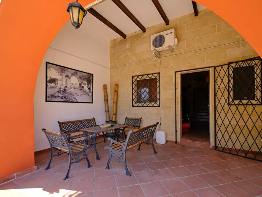 Immagine 1 di Villa in vendita  a Neviano