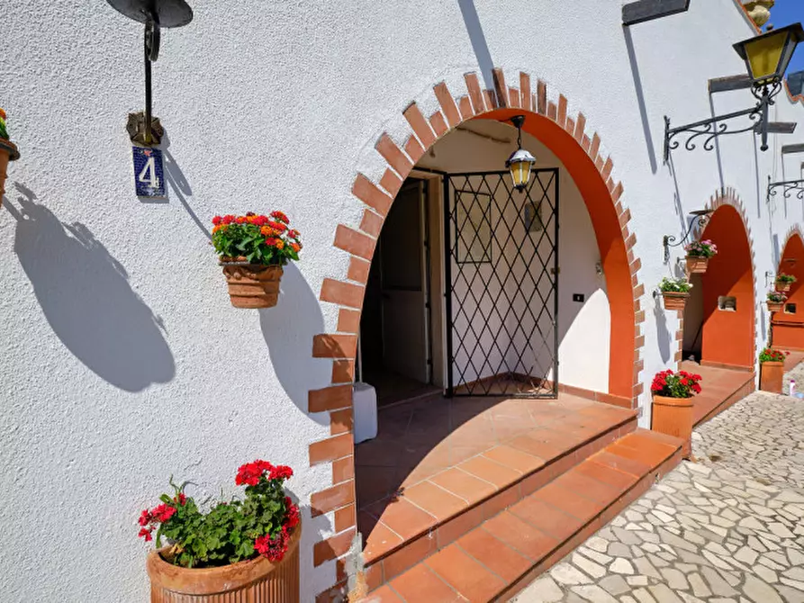 Immagine 3 di Villa in vendita  a Neviano