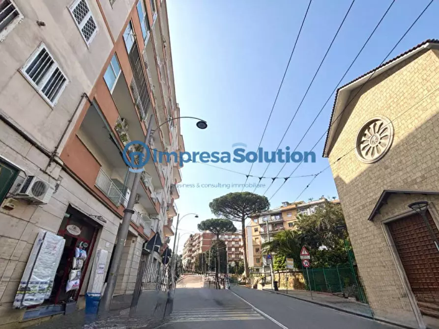 Immagine 2 di Negozio in affitto  in Viale Colli Aminei a Napoli
