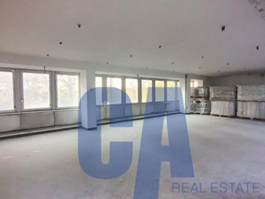 Immagine 13 di Palazzo in affitto  in VIA VALTELLINA a Milano