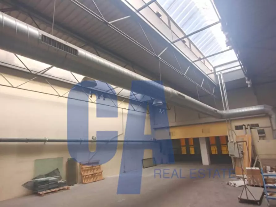 Immagine 17 di Palazzo in affitto  in VIA VALTELLINA a Milano