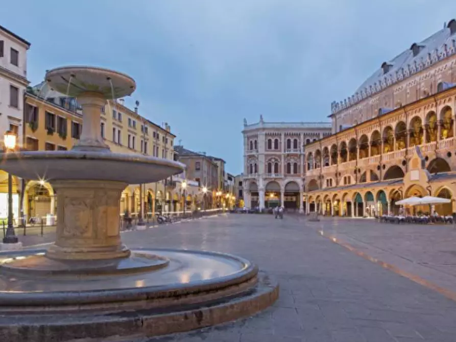 Immagine 10 di Appartamento in vendita  in Via Boccalerie a Padova