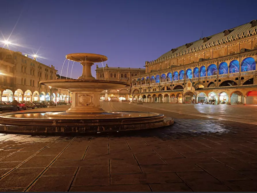 Immagine 12 di Appartamento in vendita  in Via Boccalerie a Padova