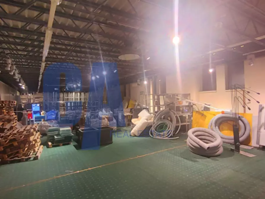 Immagine 2 di Palazzo in affitto  in VIA VALTELLINA a Milano