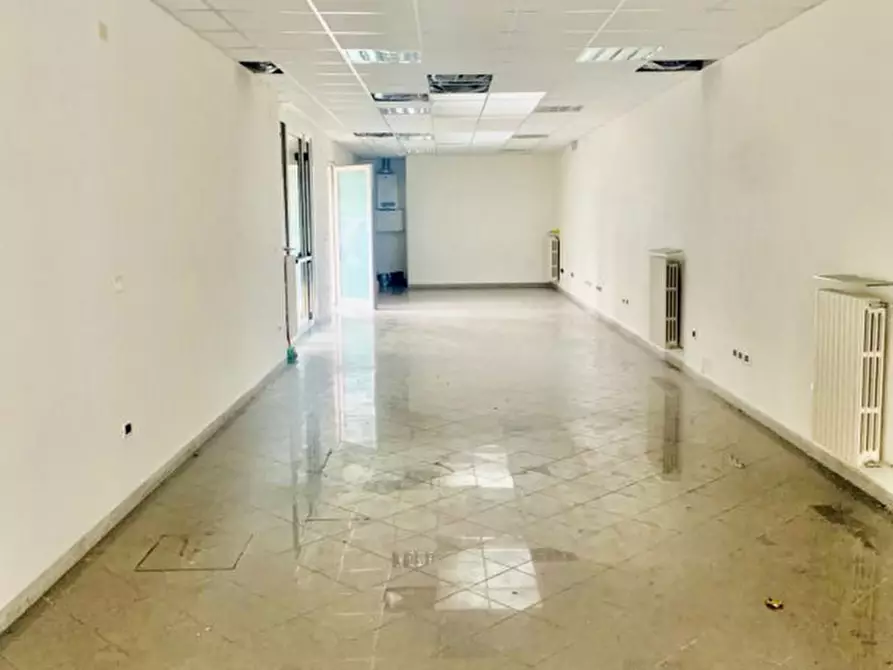 Immagine 2 di Negozio in vendita  in Via Cavallotti a Padova