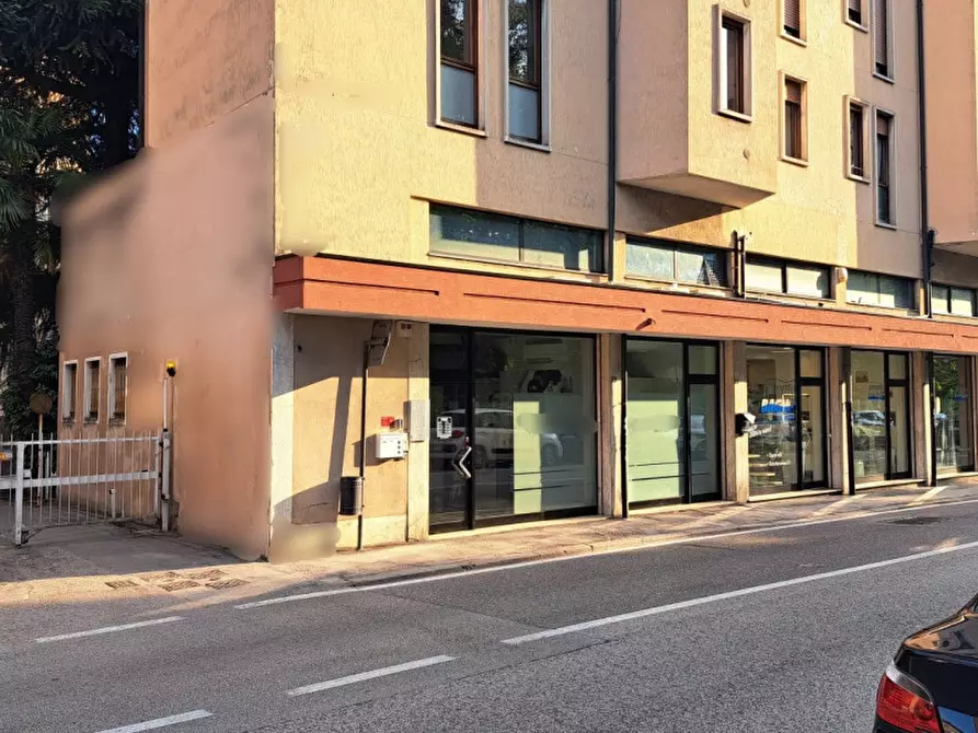 Immagine 2 di Negozio in vendita  in viale Margherita a Vicenza
