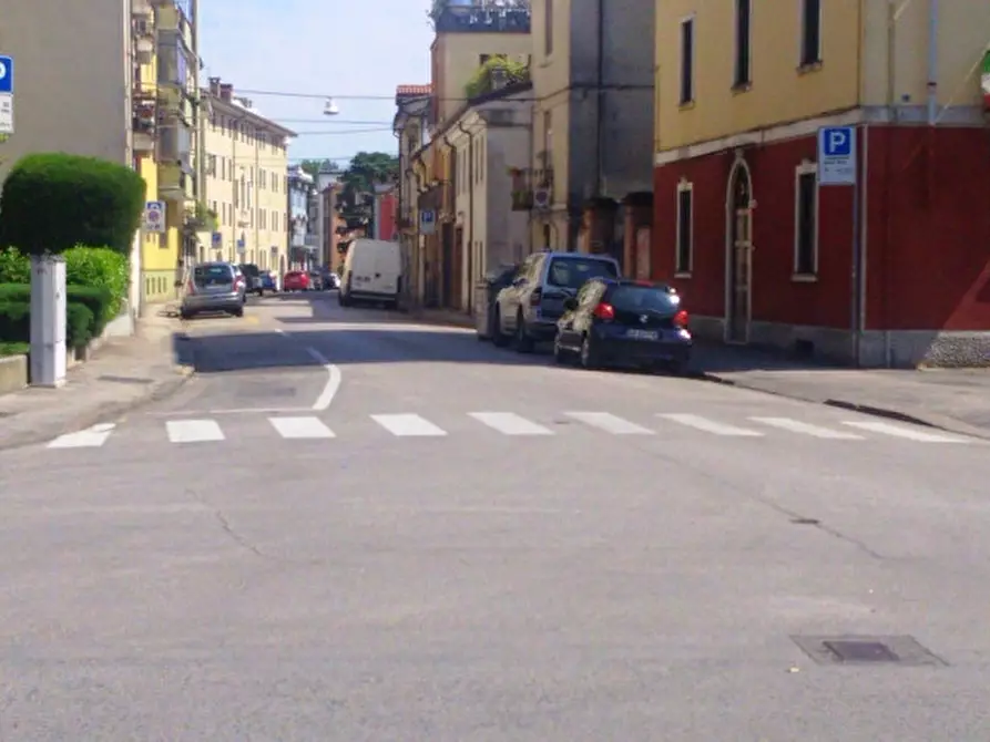 Immagine 5 di Negozio in vendita  in viale Margherita a Vicenza