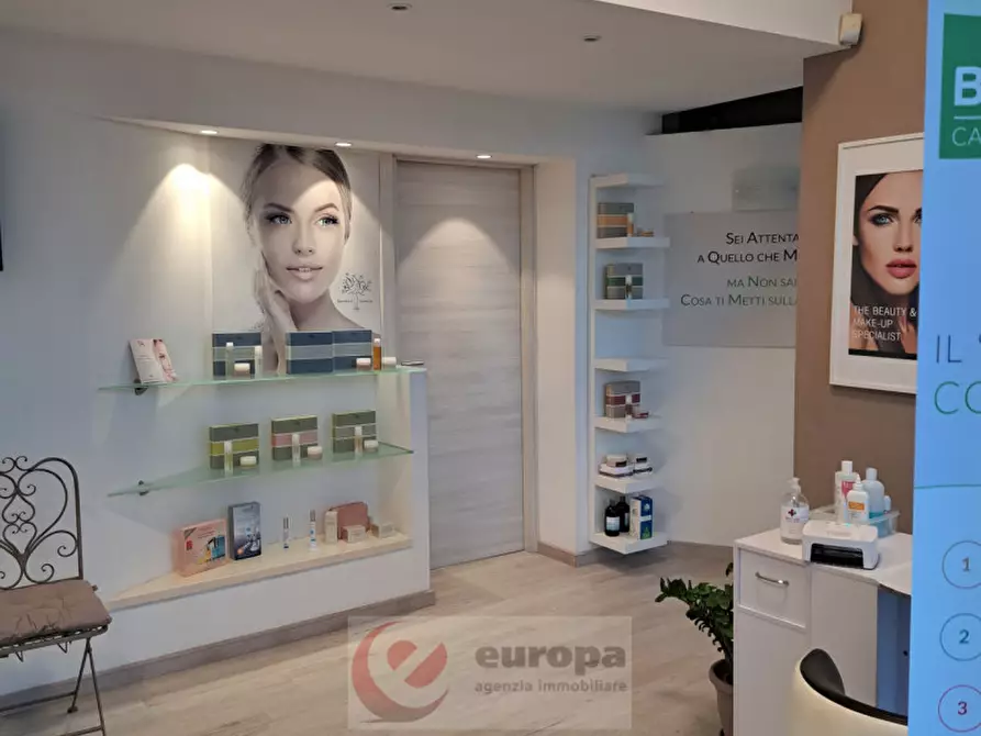 Immagine 7 di Negozio in vendita  in viale Margherita a Vicenza