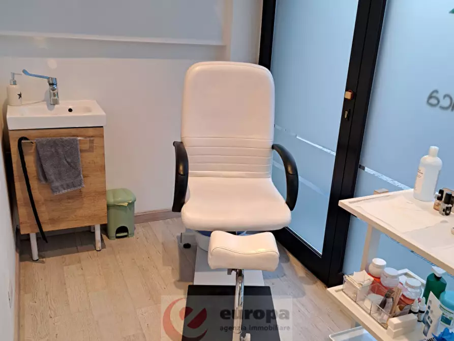 Immagine 10 di Negozio in vendita  in viale Margherita a Vicenza