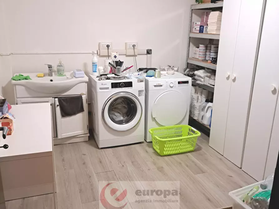 Immagine 12 di Negozio in vendita  in viale Margherita a Vicenza